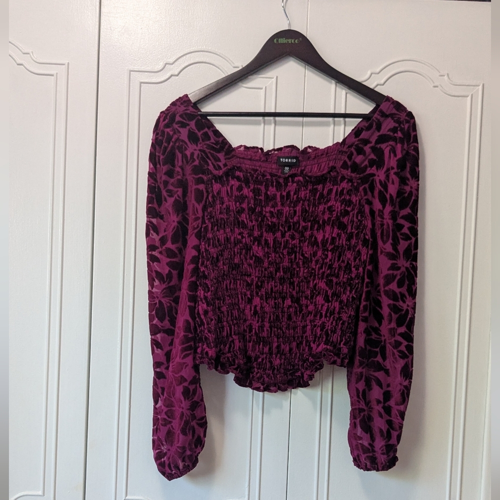 Torrid Women's Velvet Purple  Floral Smocked Blouse Puff Sleeves, Elastic Body